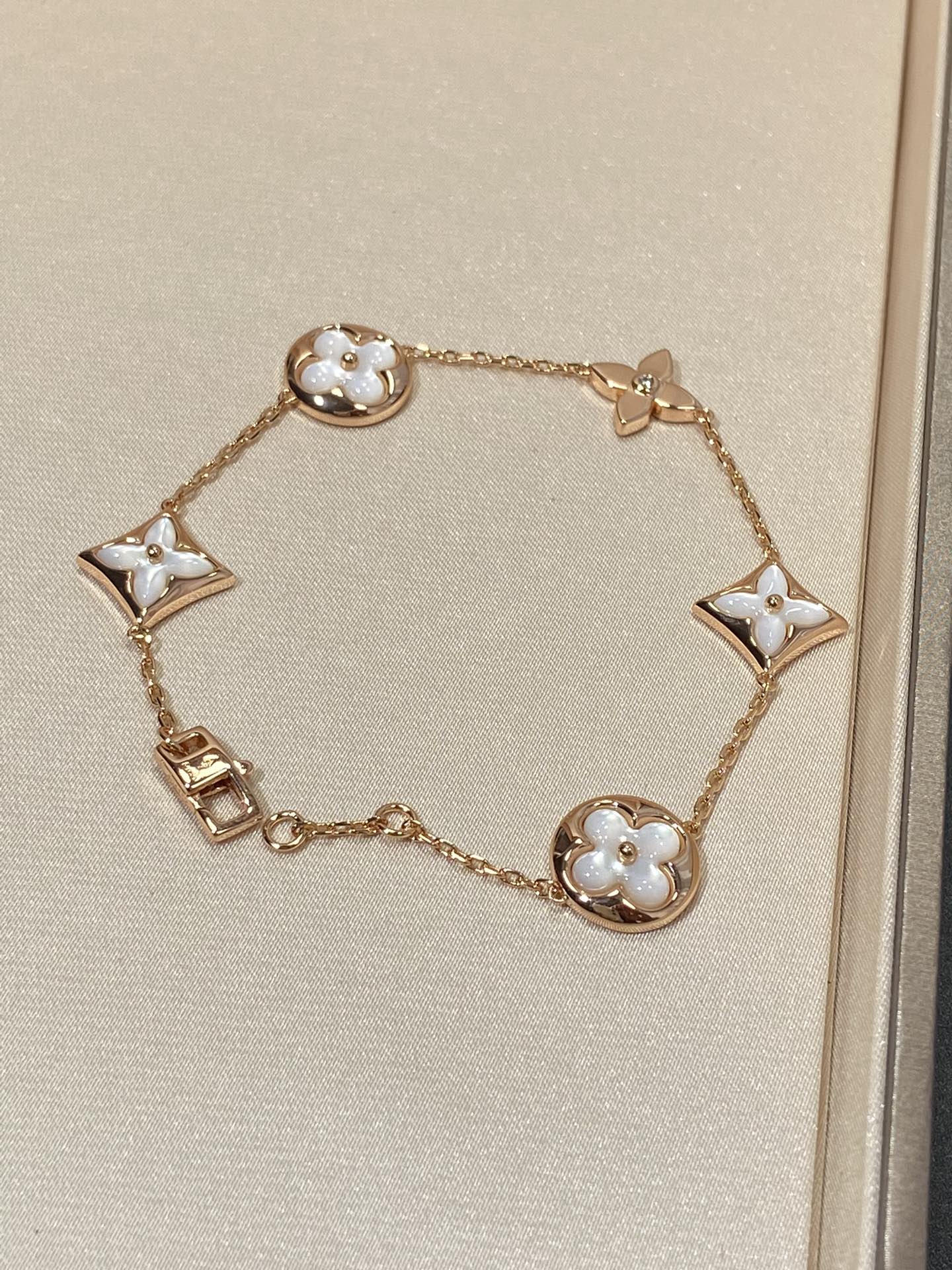 [Baslove]Armband mit Stern und Sonne, 5 Motiven, Perlmutt, Roségold