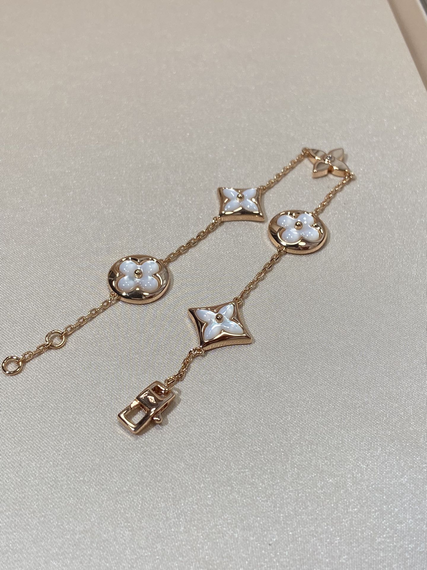 [Baslove]Armband mit Stern und Sonne, 5 Motiven, Perlmutt, Roségold