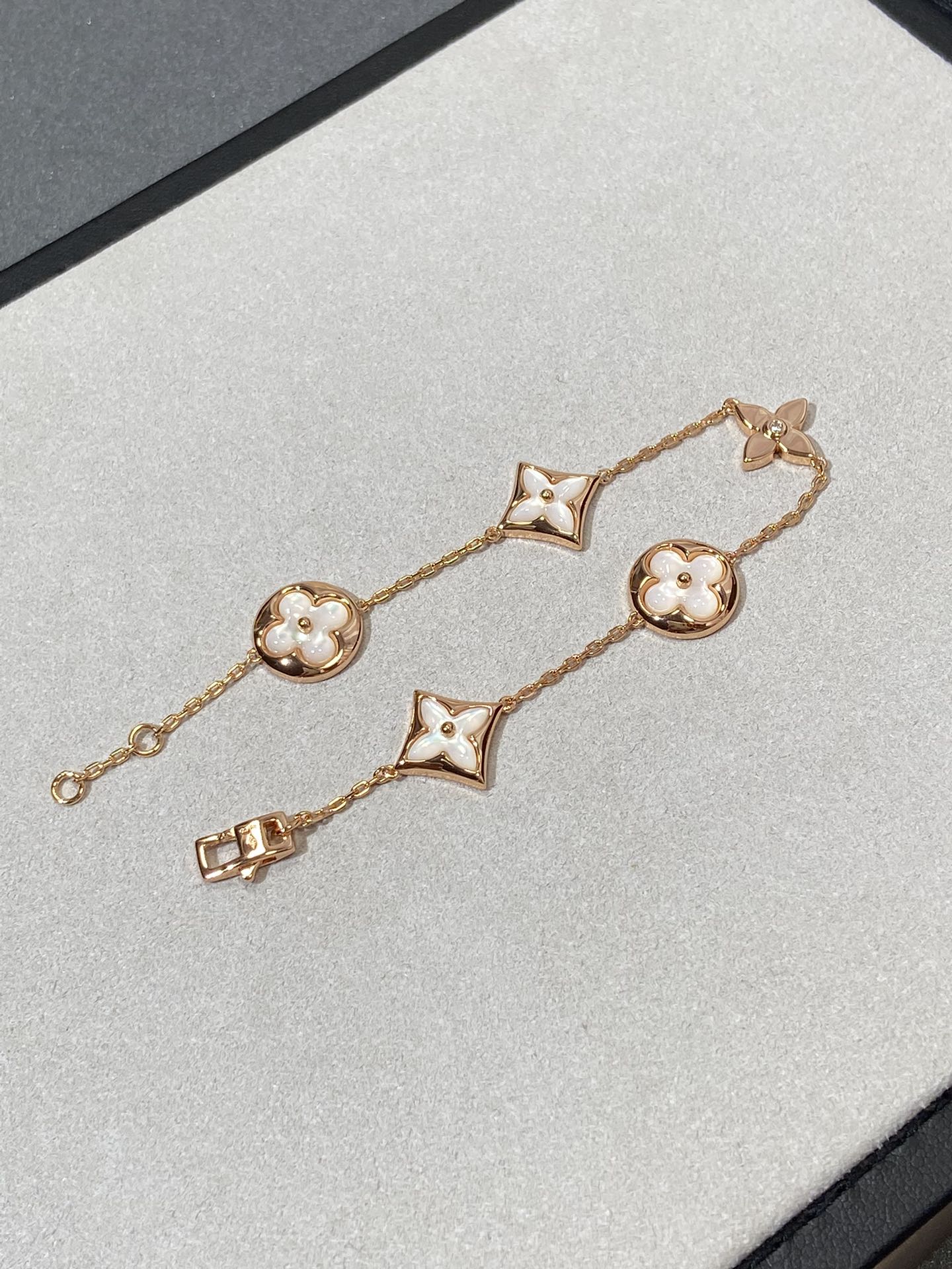[Baslove]Armband mit Stern und Sonne, 5 Motiven, Perlmutt, Roségold