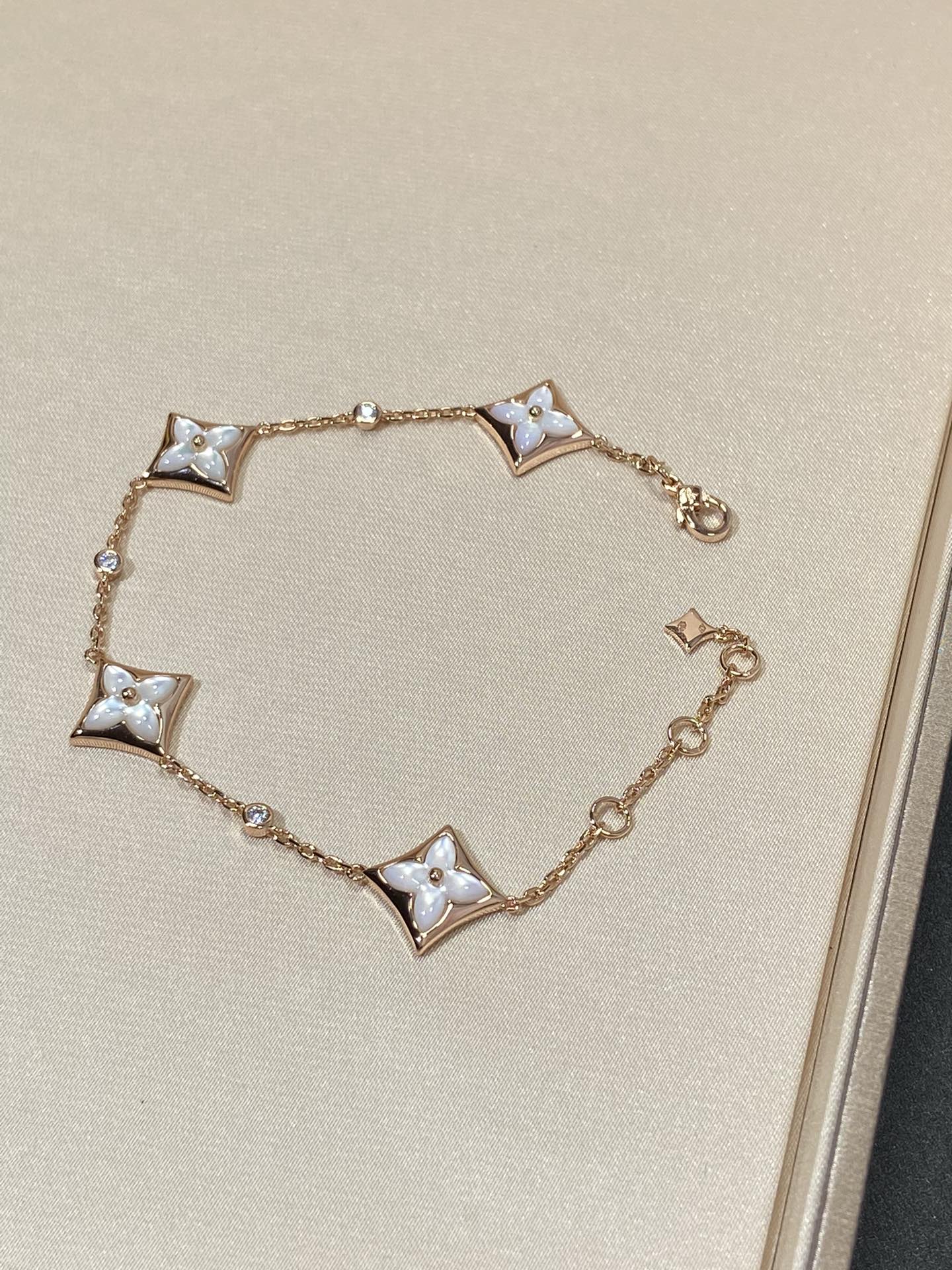 [Baslove]Armband mit Sternmotiv und Diamanten in Roségold