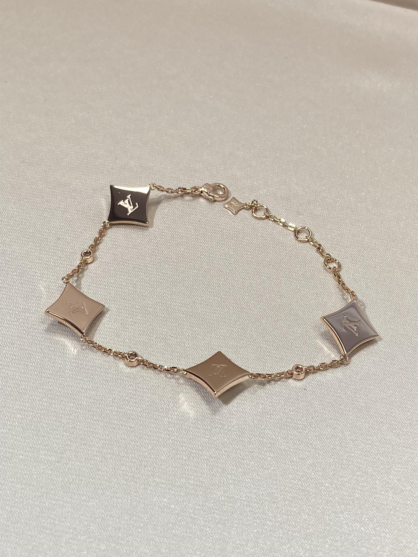 [Baslove]Armband mit Sternmotiv und Diamanten in Roségold