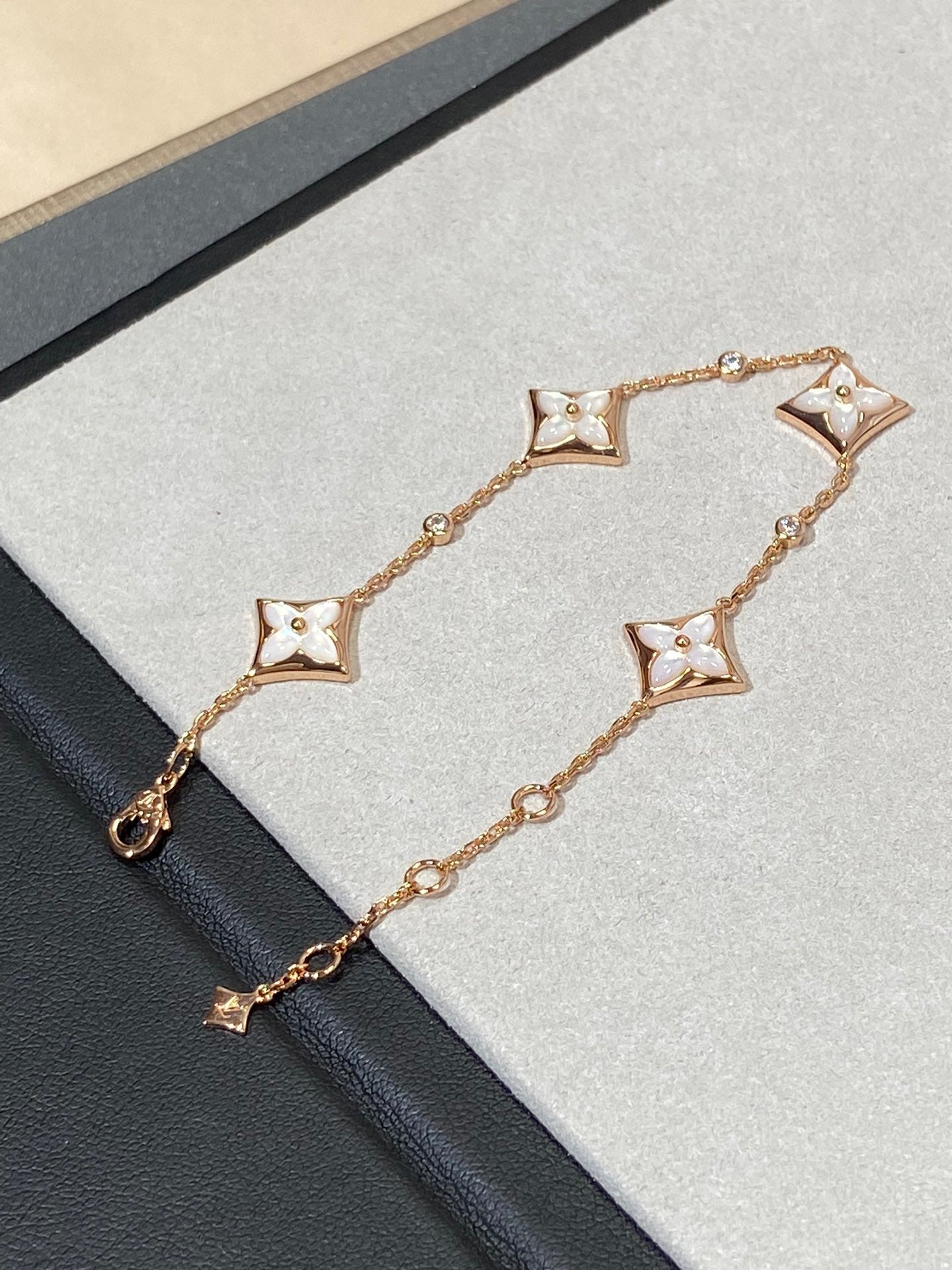 [Baslove]Armband mit Sternmotiv und Diamanten in Roségold