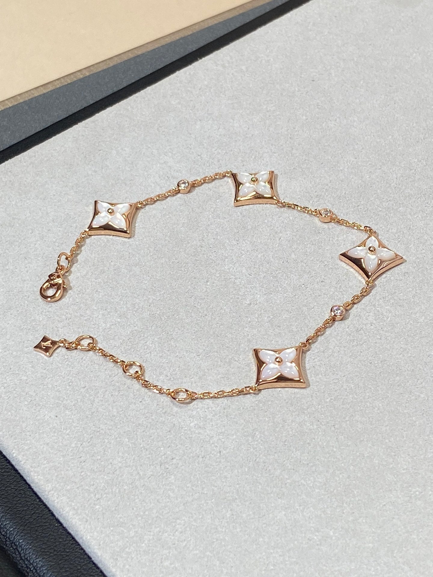[Baslove]Armband mit Sternmotiv und Diamanten in Roségold