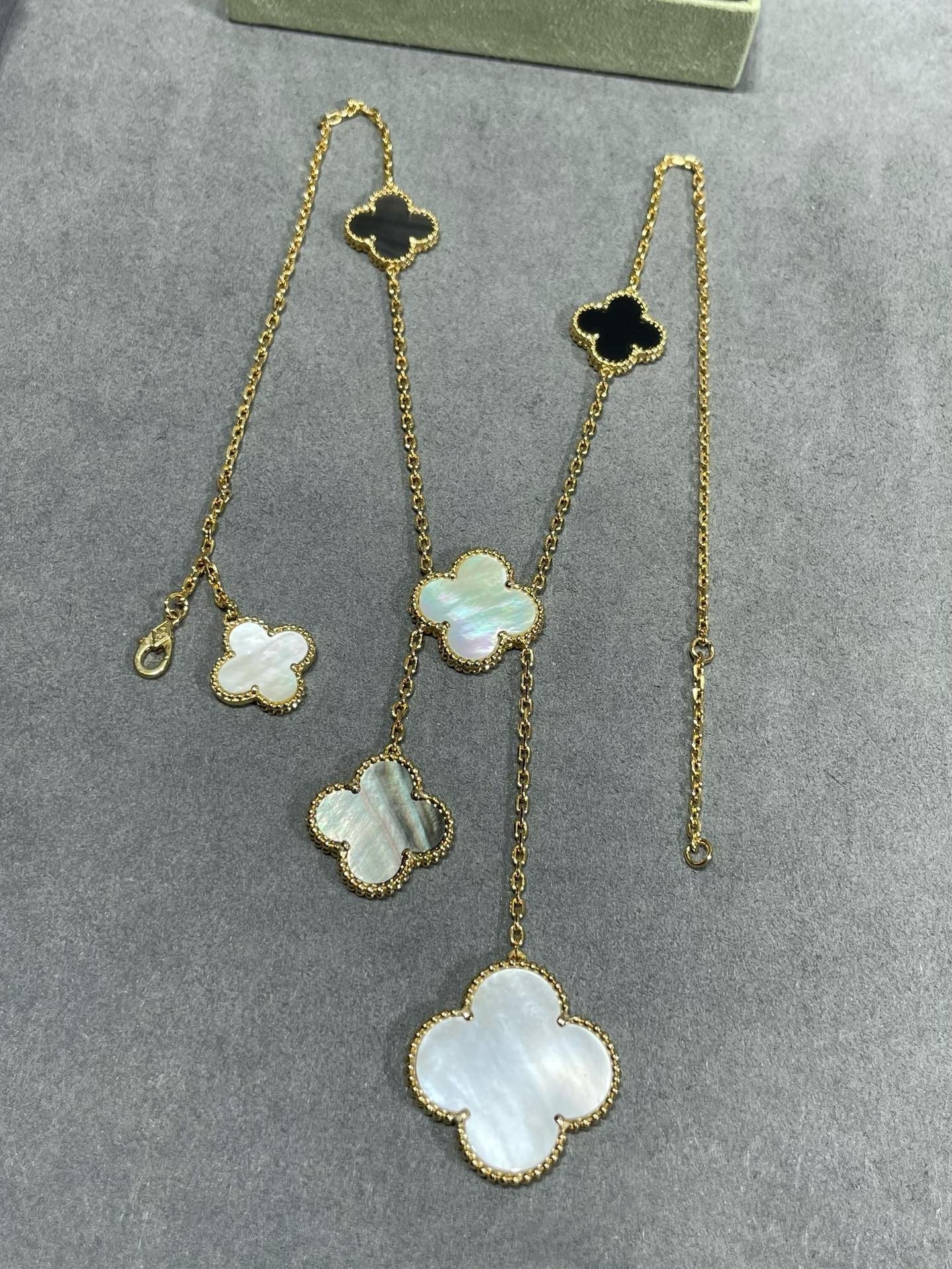 [Violet JW]CLOVER 6 MOTIF MOP ONYX GOLD NECKLACE