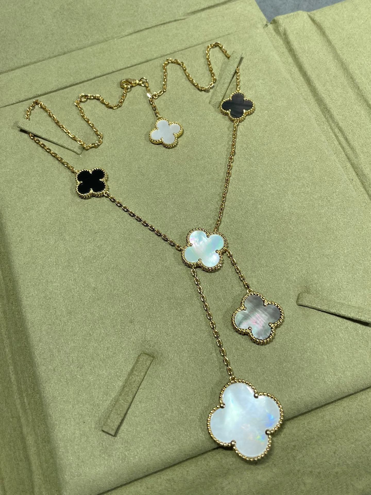[Violet JW]CLOVER 6 MOTIF MOP ONYX GOLD NECKLACE