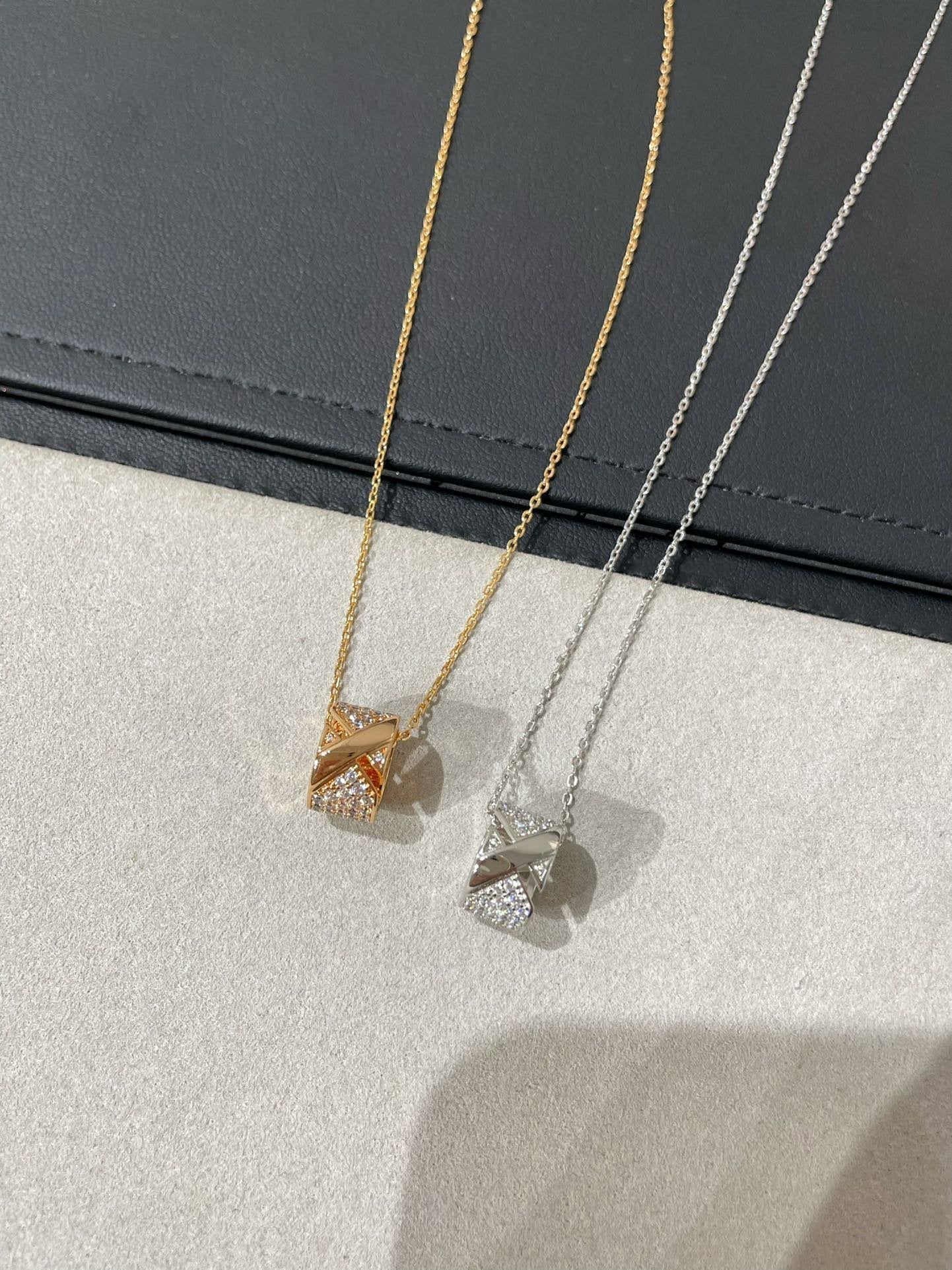 [Baslove] LIENS EVIDENCE HALSKETTE MIT DIAMANTEN