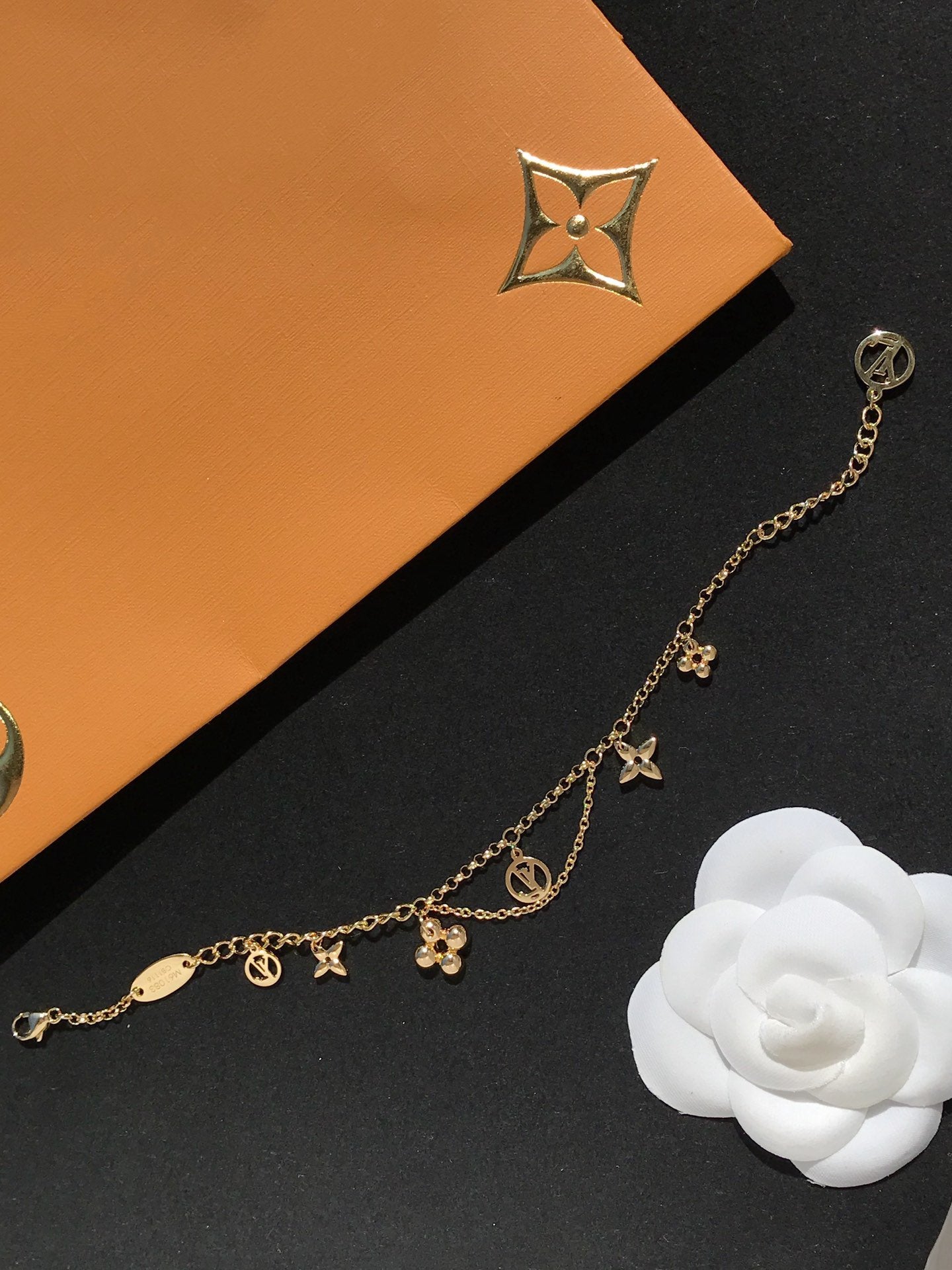 [Baslove]LV BLÜHENDES ROSAGOLD-MOP-ARMBAND