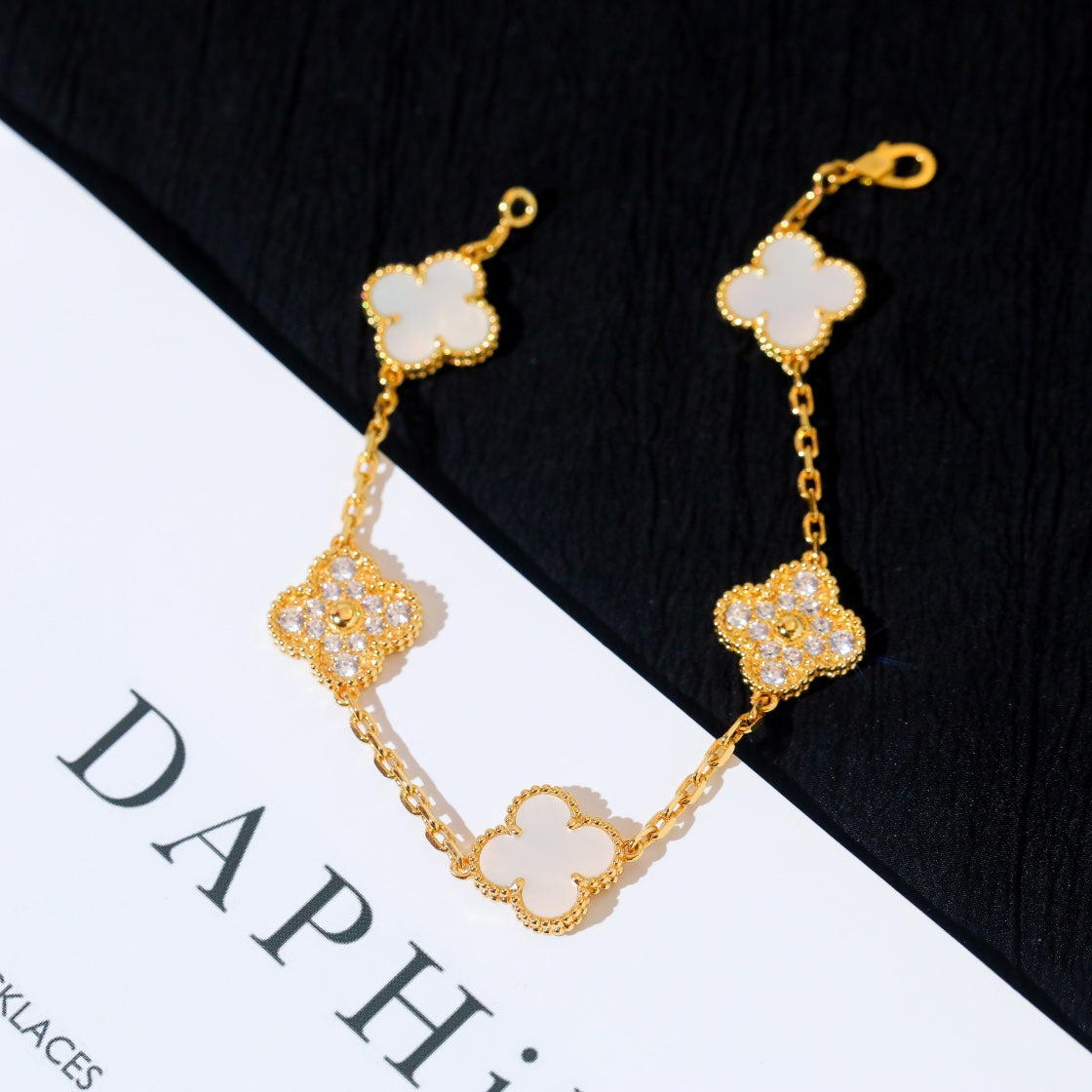 [Violet JW]CLOVER BRACELET 5 MOTIF WHITE MOP DIAMOND
