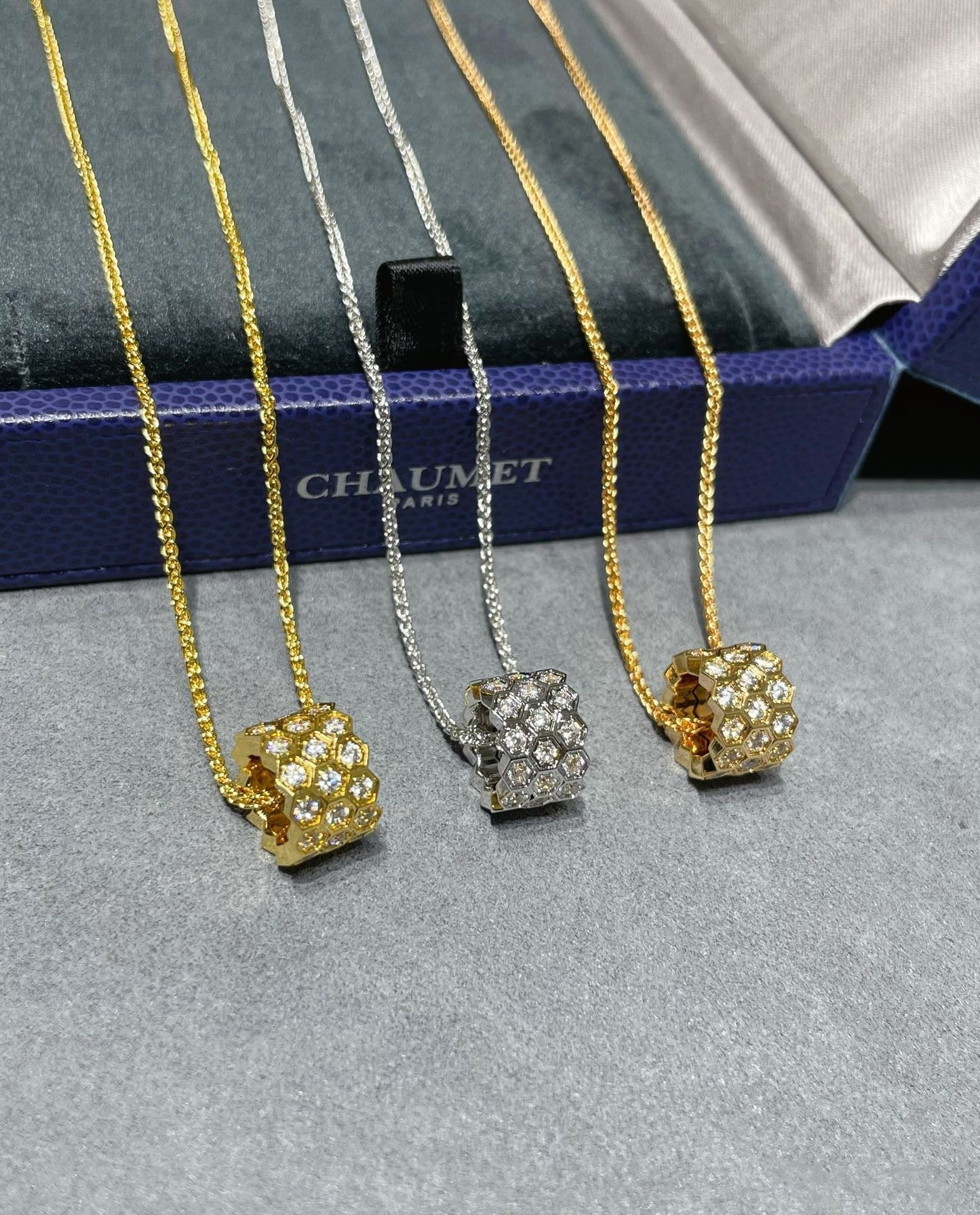 [Baslove] BEE LOVE 3-REIHIGE HALSKETTE MIT DIAMANTEN 