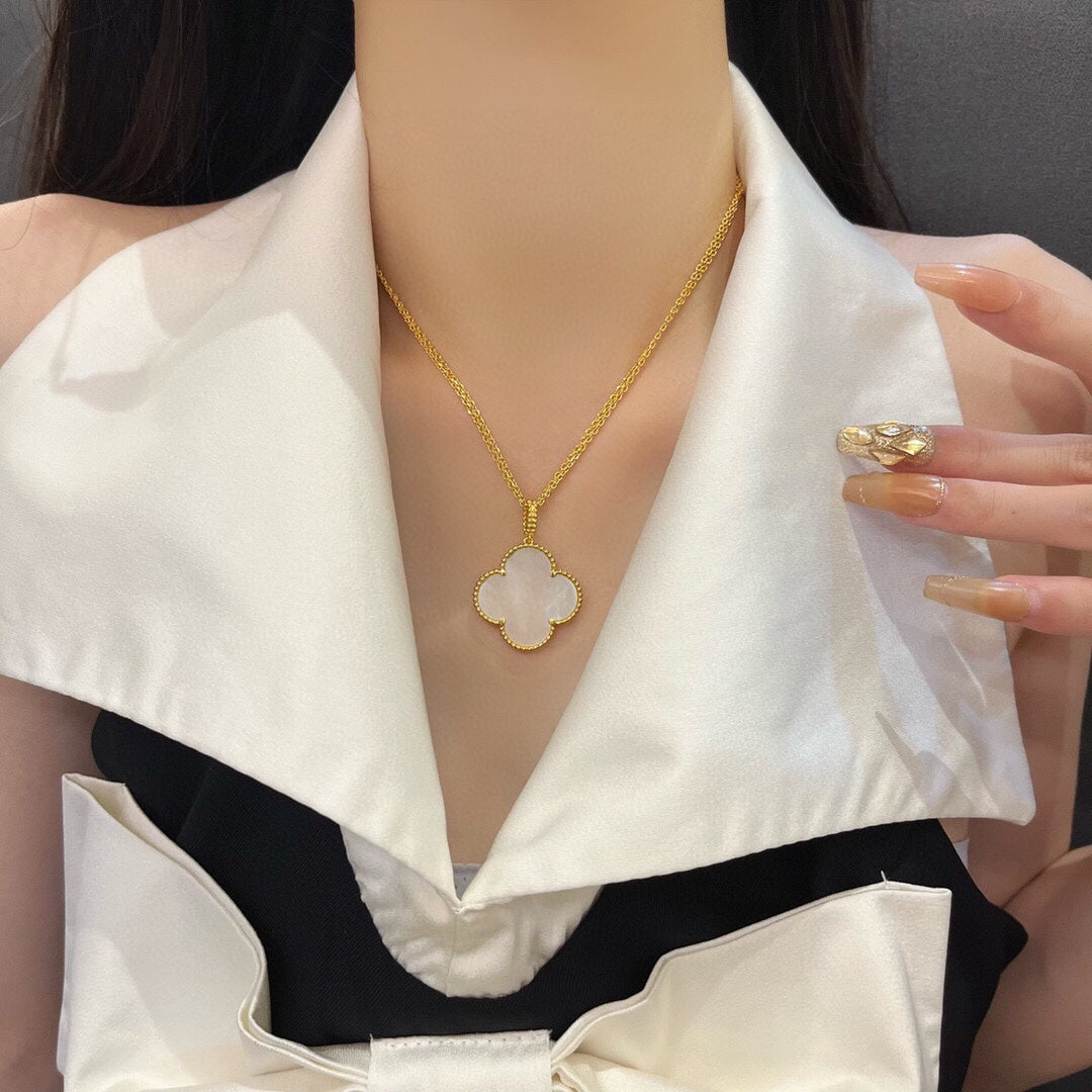 [Violet JW]CLOVER 25MM MOP LARGE PENDANT NECKLACE