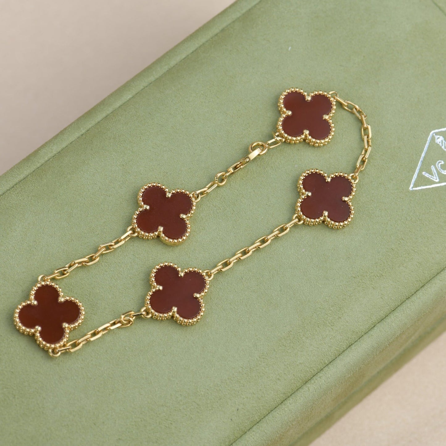 [Violet JW]CLOVER 5 MOTIFS RED AGATE  BRACELET