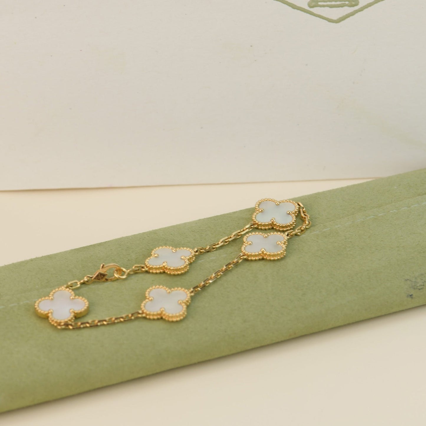 [Violet JW]CLOVER  5 MOTIF WHITE MOP BRACELET