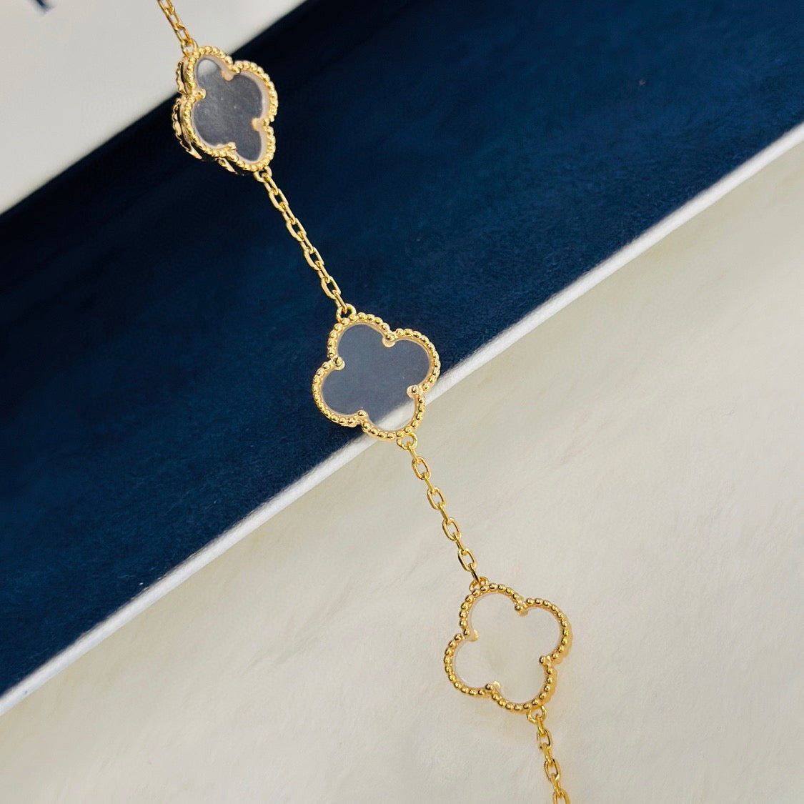 [Violet JW]CLOVER 5 MOTIF ROCK CRYSTAL PINK GOLD BRACELET