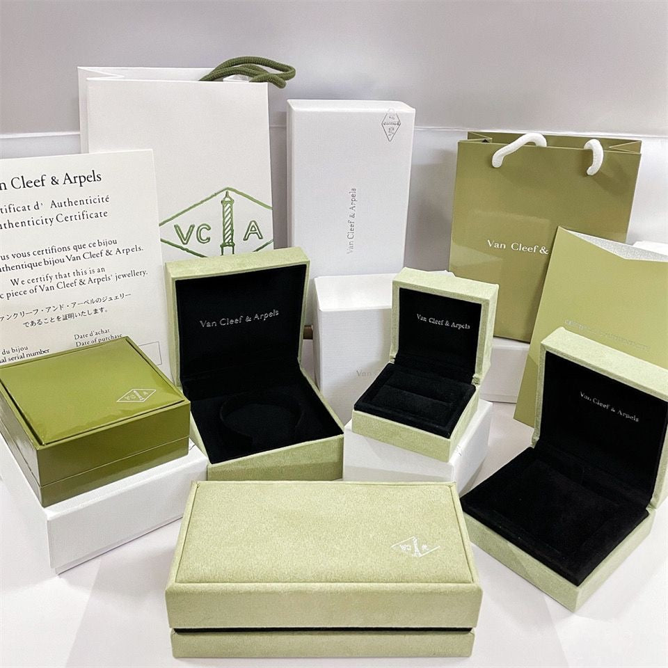 [Violet JW]VA CLOVER BRACELET NECKLACE RING BOX GIFT BAG