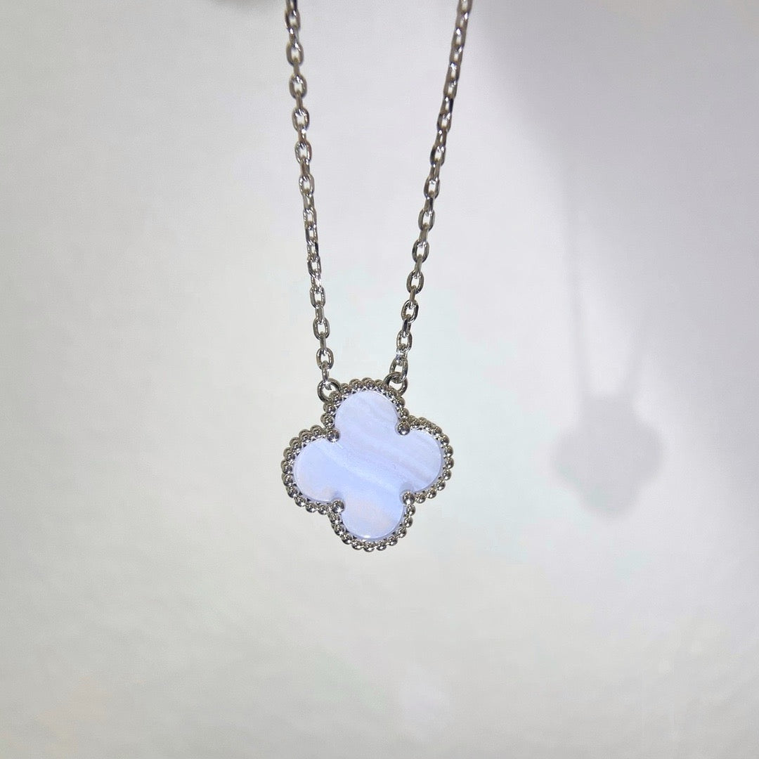 [Baslove]クローバー 15MM ブルーカルセドニーネックレス シルバー