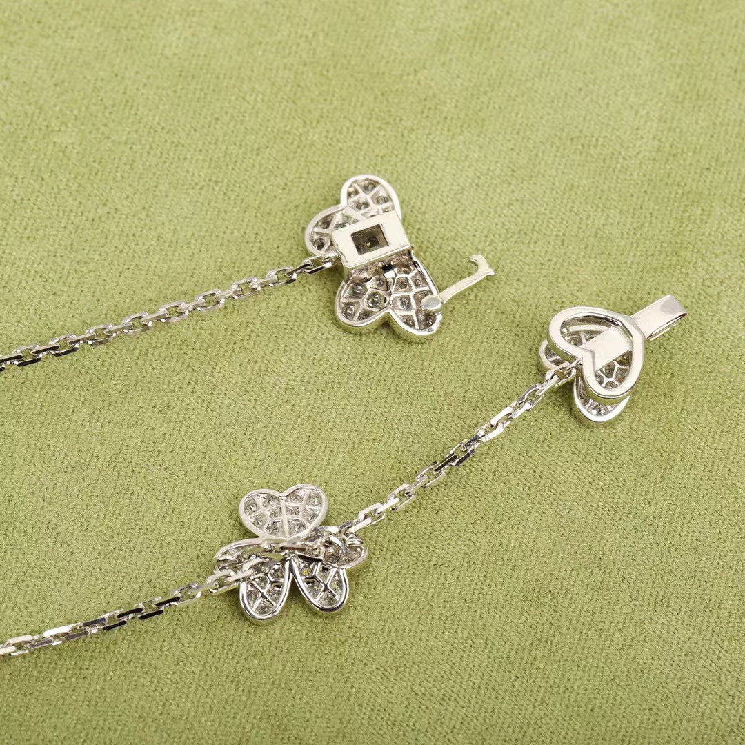 [Violet JW]FRIVOLE SILVER 9 FLOWERS NECKLACE