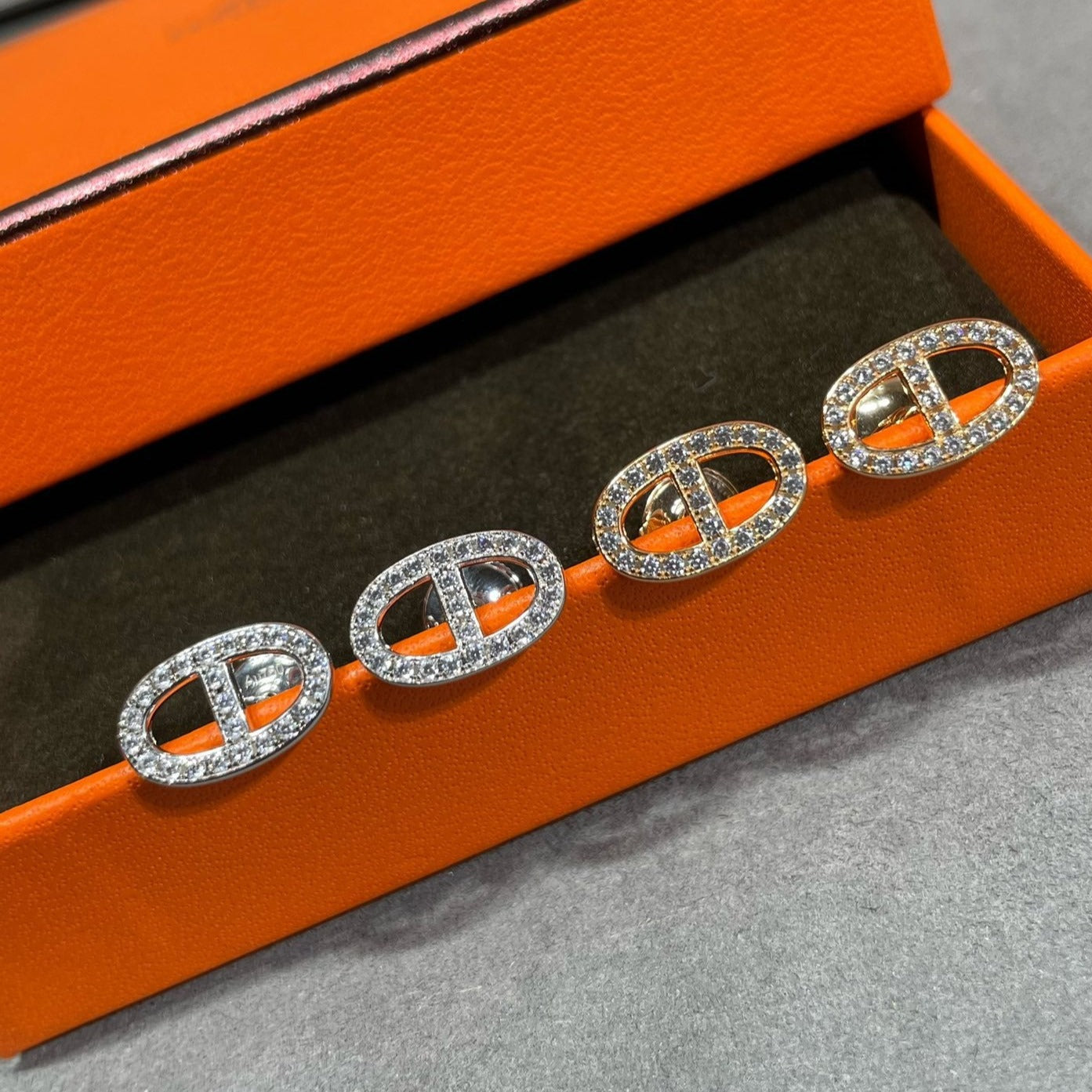 [Baslove] HM VOLLER DIAMANT-OHRSTECKER MIT SCHWEINENASEN