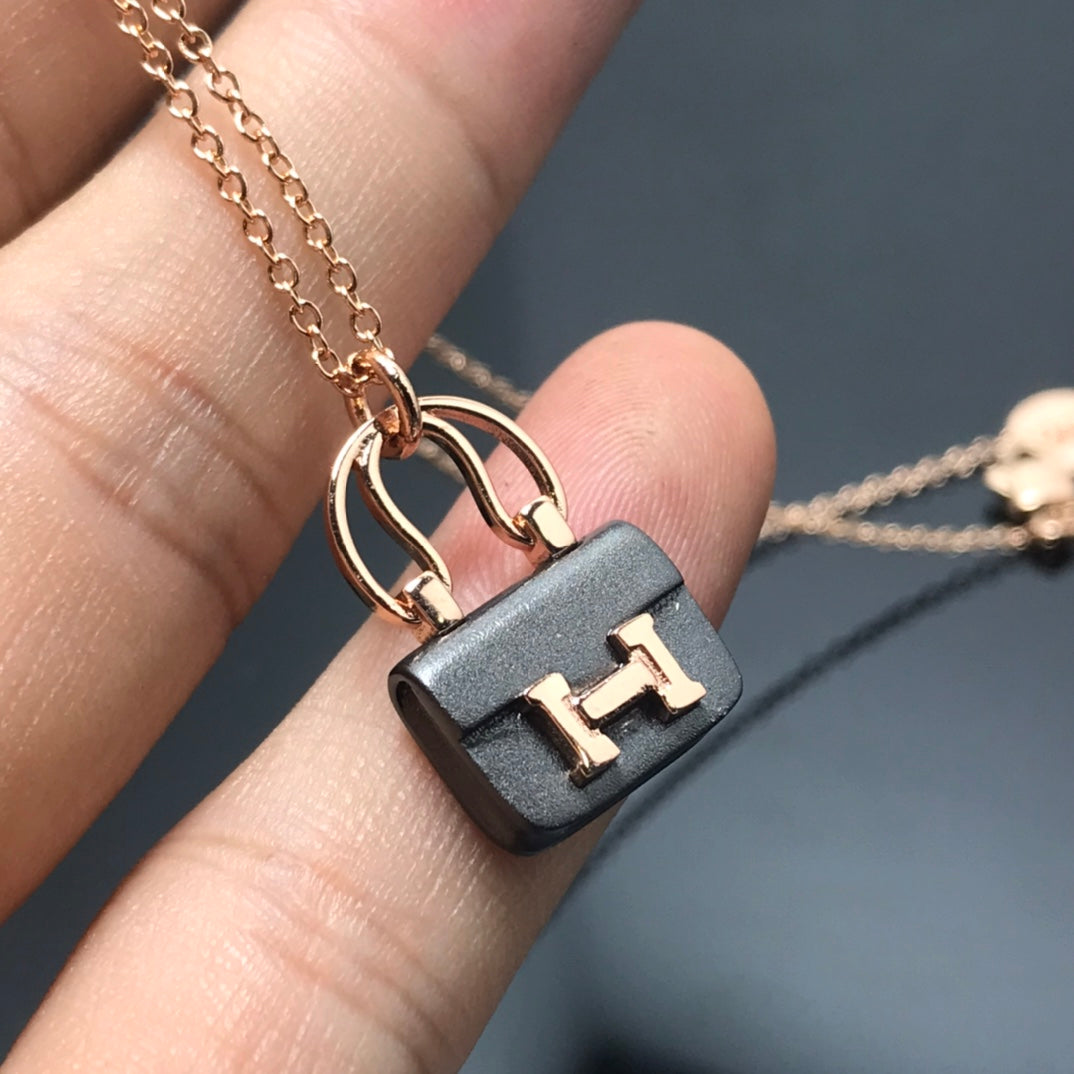 [Baslove] HM AMULETTES CONSTANCE ANHÄNGER-HALSKETTE FÜR DAMEN