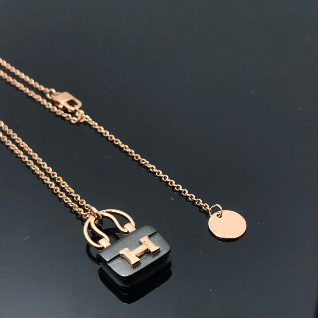 [Baslove] HM AMULETTES CONSTANCE ANHÄNGER-HALSKETTE FÜR DAMEN