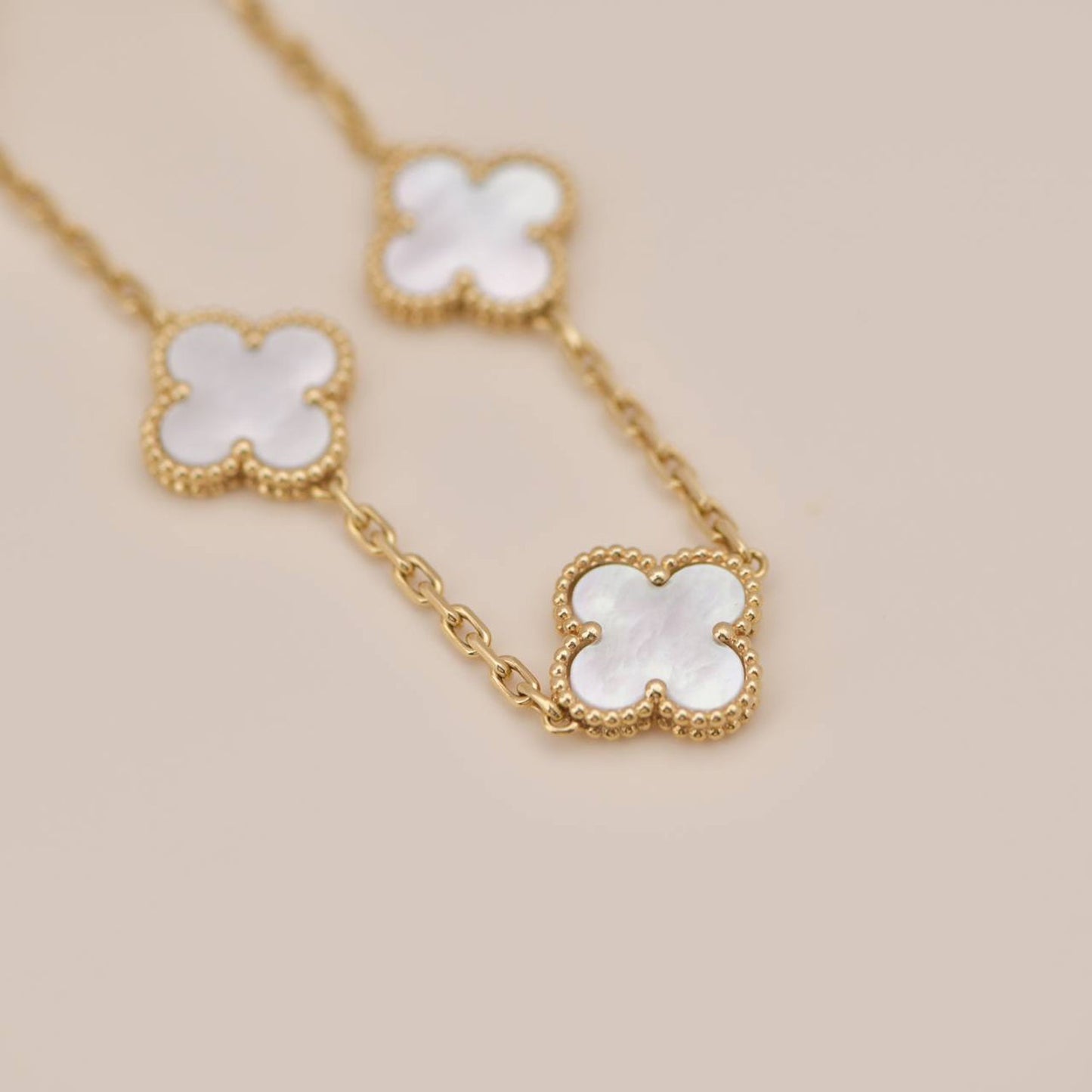[Violet JW]CLOVER  5 MOTIF WHITE MOP BRACELET