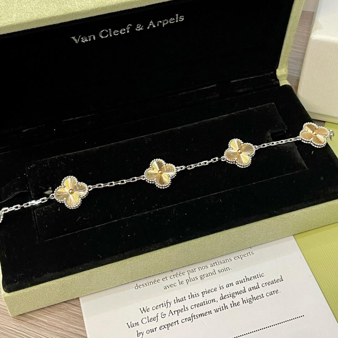 [Violet JW]CLOVER  5 MOTIFS  CHRISTMAS LIMITED EDITION BRACELET