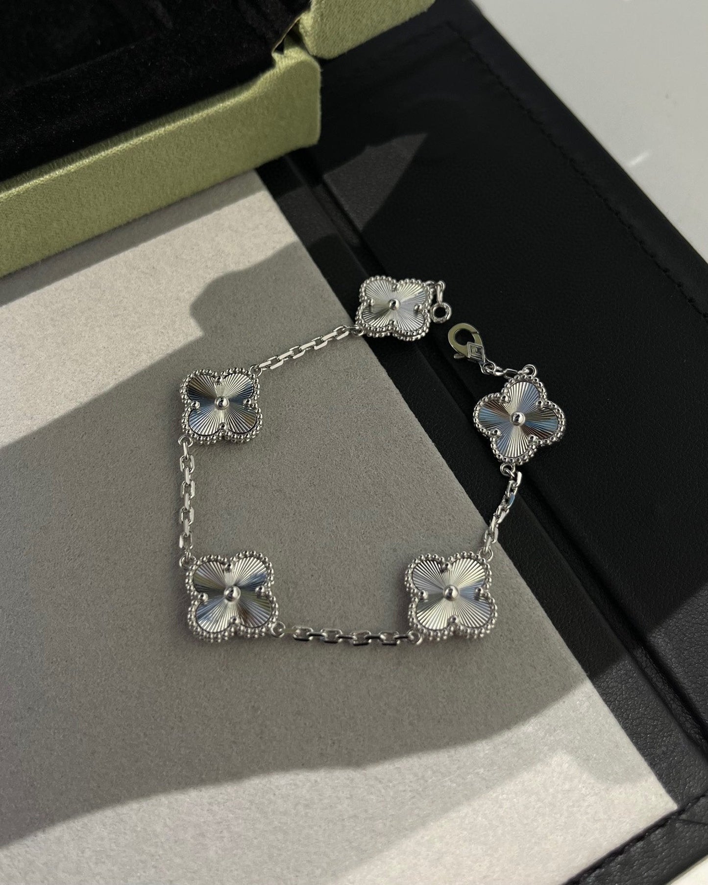 [Violet JW]CLOVER SILVER 5 MOTIFS BRACELET